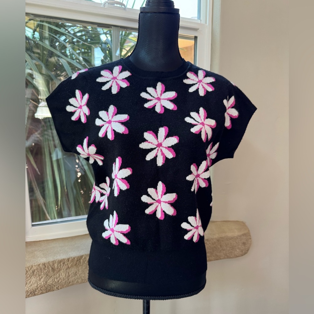 TRUTH by Republic Short Sleeve Floral Sweater Women’s Size Small (NWT)